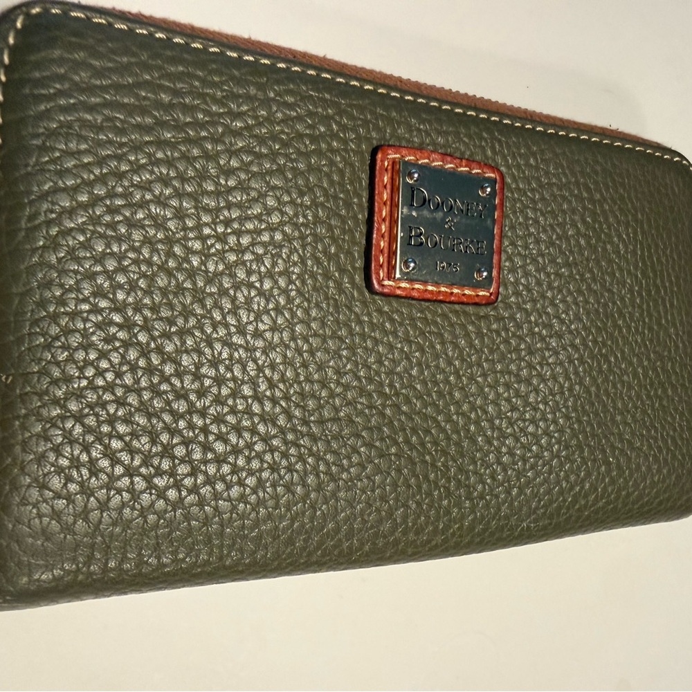 Dooney & Bourke Olive Green Leather Wallet - Picture 10 of 13